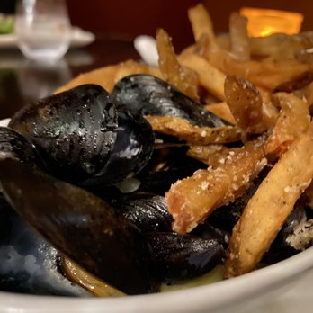 Weinkeller - Muscles and truffle fries - Wine Bars Near Me - Niagara Falls, Ontario Weinkeller - Muscles and truffle fries - Wine Bars Near Me - Niagara Falls, Ontario
