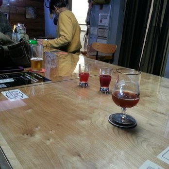 Clackamas River Taphouse  - Beers and cedars - Beer Bar Near Me - Estacada, Oregon
