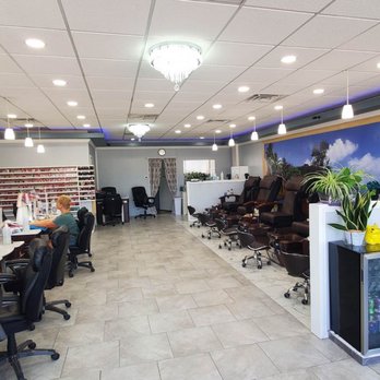 Universal Nail - Nail Salons Near Me - Roseville, Michigan