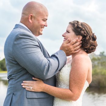 Morissette Photography - A gorgeous couple on their wedding day. - Session Photography Near Me Morissette Photography - A gorgeous couple on their wedding day. - Session Photography Near Me