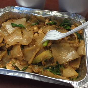 Pad Thai Restaurant - Pad see ew chicken - Thai Near Me - Fairfax, Virginia