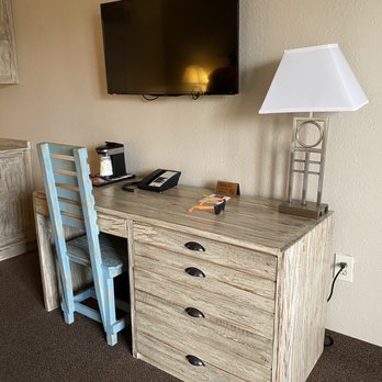 Hotel De Ville - Desk area / tv - Hotels Near Me - Corpus Christi, Texas