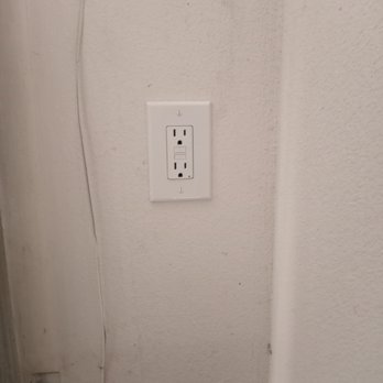 Magic Sun Electric - outlet in garage - Electricians Near Me - Loomis, California Magic Sun Electric - outlet in garage - Electricians Near Me - Loomis, California