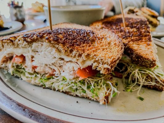 Linda’s Seabreeze Café by null