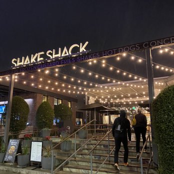 Shake Shack I-Drive - Outside - Ice Cream & Frozen Yogurt Near Me - Orlando, Florida Shake Shack I-Drive - Outside - Ice Cream & Frozen Yogurt Near Me - Orlando, Florida