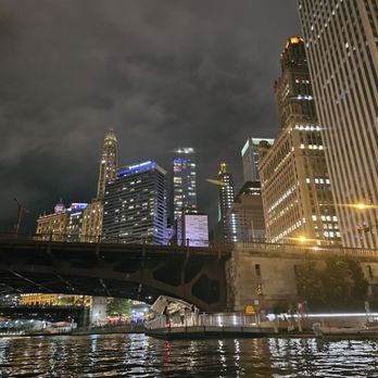 Urban Kayaks Riverwalk - Rafting/Kayaking Near Me - Chicago, Illinois