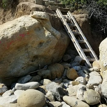 La Piedra State Beach - This is how you get down from the trail to the beach. Fun to watch unsuspecting beachgoers figure out how to get their bulky items down. - Beaches Near Me - Malibu, California La Piedra State Beach - This is how you get down from the trail to the beach. Fun to watch unsuspecting beachgoers figure out how to get their bulky items down. - Beaches Near Me - Malibu, California