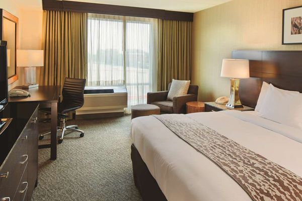 DoubleTree by Hilton Boston Bayside by null