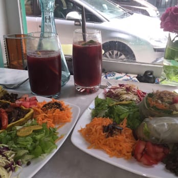 Café Ginger - Spring rolls and ratatouille pie - Vegan Near Me - Paris, 75