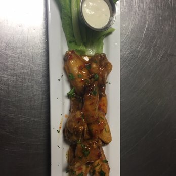 Crossroads Pizza - Sweet chili buffalo wings - Pizza Near Me - Bridgeport, Connecticut