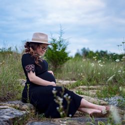 Anamedia - Maternity Session at Sharp Little Farm