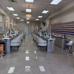 Lee Nails
