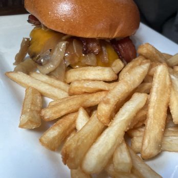 Little Pub Old Saybrook - Burger! - American Near Me - Old Saybrook, Connecticut Little Pub Old Saybrook - Burger! - American Near Me - Old Saybrook, Connecticut
