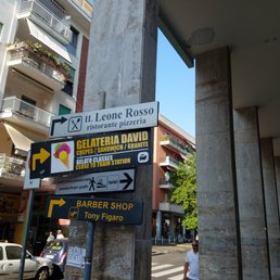 Sign pointing from main drag up toward David's.