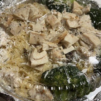Strings Italian Cafe - Fettuccine Chicken Alfredo to-go - Italian Near Me - Carmichael, California