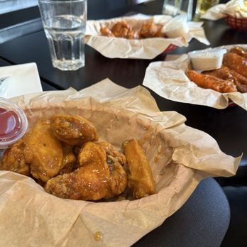 D&N Hot Wings - garlic rebel, hot mama, tropical heat - Chicken Wings Near Me - San Francisco, California