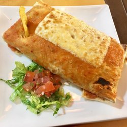 Tortilla Factory - Burrito tradicional con salsa y queso gratinado!