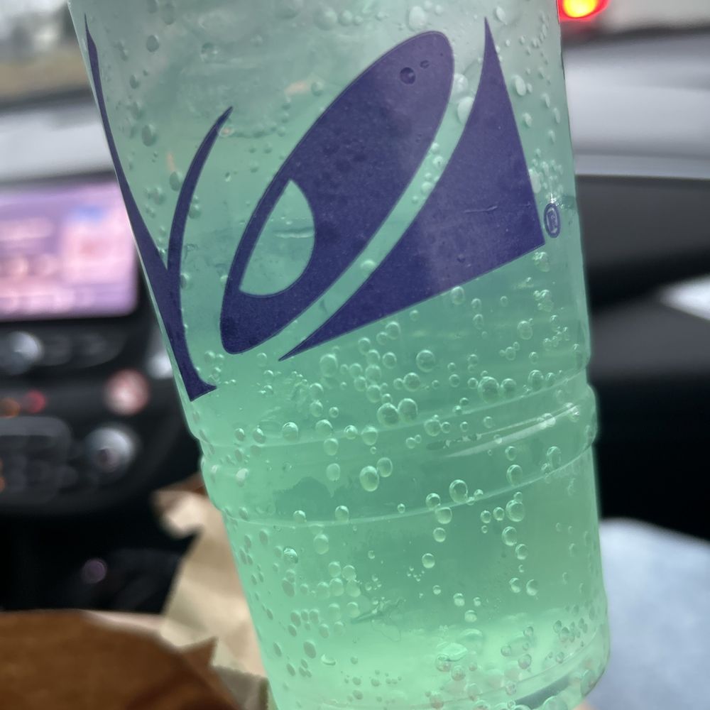 normal mountain dew when i ordered a diet dirty mountain dew. Homegirl lied to my face saying it's the right drink. normal mountain dew when i ordered a diet dirty mountain dew. Homegirl lied to my face saying it's the right drink.