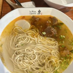 Le Mien Craft Noodle - Braised beef tendon in brown sauce with noodle
