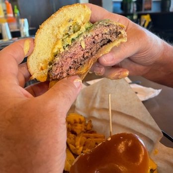 Riverview Tap House - Jalapeno Burger with the soggy bottom bread & top bread not headed or toasted, opportunity missed. - Tacos Near Me - Gibsonton, Florida Riverview Tap House - Jalapeno Burger with the soggy bottom bread & top bread not headed or toasted, opportunity missed. - Tacos Near Me - Gibsonton, Florida