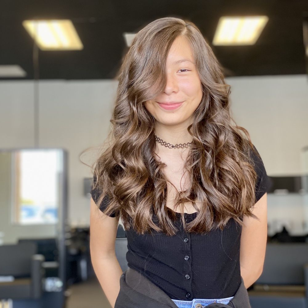 She asked Derrick for long layers; the cut turned out exactly how she wanted. She asked Derrick for long layers; the cut turned out exactly how she wanted.