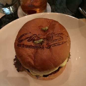 Canvas Bar & Restaurante - The Hilton burger - Hotel bar Near Me - São Paulo, SP