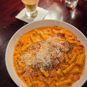 Calo Pizzeria Restaurant & Lounge - Pizza Near Me - Chicago, Illinois