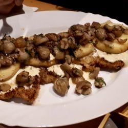 Weingut Spelzenhof - Kastanineschnitzel (mit  Apfelringen und Preiselbeeren) - sehr lecker und riesig