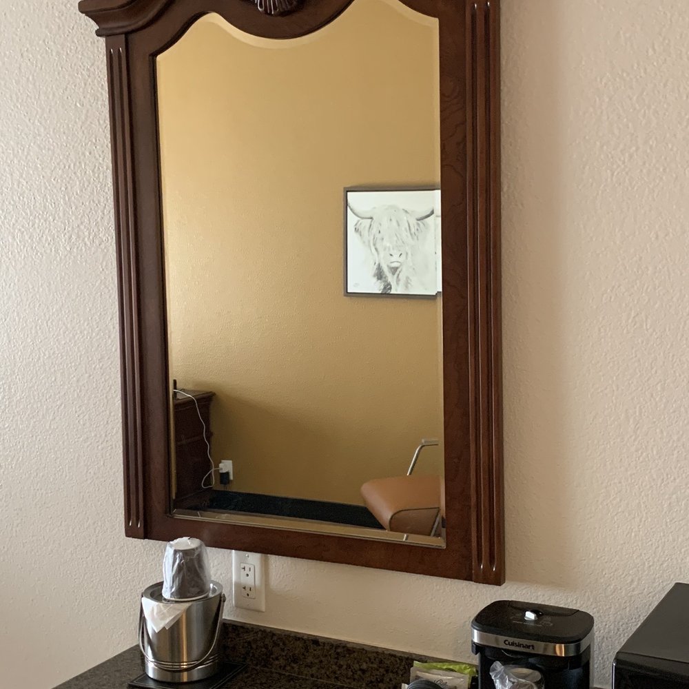 DoubleTree by Hilton Hotel Phoenix - Gilbert - Love the picture in the mirror - Hotels Near Me - Gilbert, Arizona DoubleTree by Hilton Hotel Phoenix - Gilbert - Love the picture in the mirror - Hotels Near Me - Gilbert, Arizona