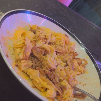 Sharps Roasthouse - BBQ pork Mac and cheese - American Near Me - SeaTac, Washington