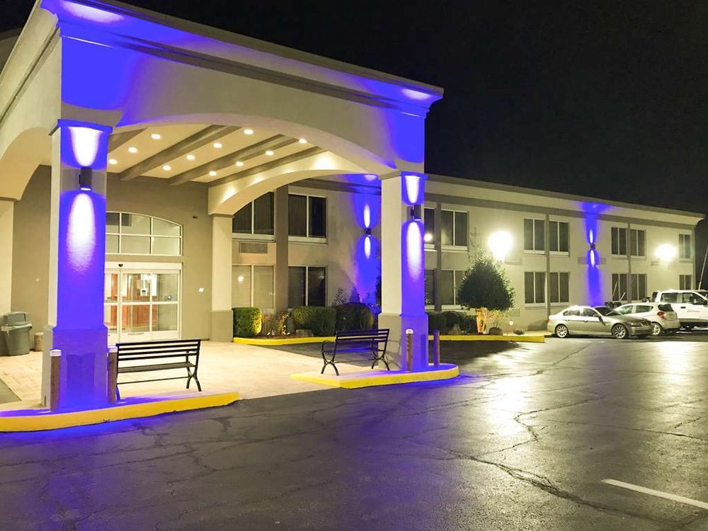 STUDIO 6 SUITES Updated August 2024 17 Photos 852 N Gloster St