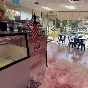 Naples Ice Cream Shoppe - Ambiance - Ice Cream & Frozen Yogurt Near Me - Naples, Florida Naples Ice Cream Shoppe - Ambiance - Ice Cream & Frozen Yogurt Near Me - Naples, Florida