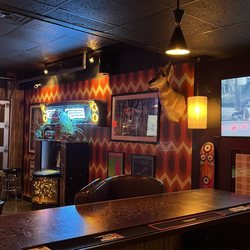 Maggie's Rumble Room - Accent wall with jukebox