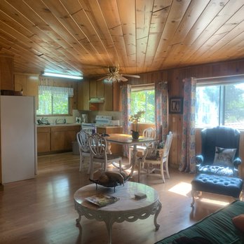 Tsasdi Resort - Comfy as could be in this spacious cabin! - Venues & Event Spaces Near Me - Lakehead, California