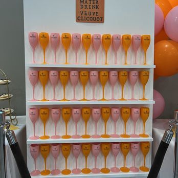 Blonde Balloon Babes - Balloon Services Near Me