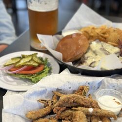 The Win Tavern 33 - The best BURGER!