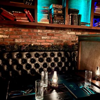 Gaslamp - Seating - Steakhouses Near Me - Kailua, Hawaii Gaslamp - Seating - Steakhouses Near Me - Kailua, Hawaii