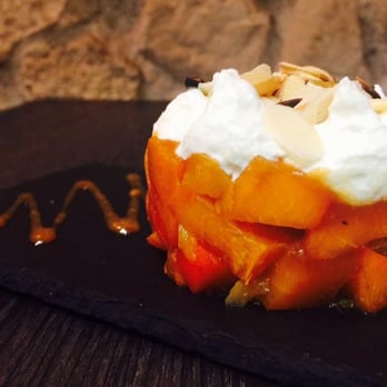 Le Corto - Tartare d'abricot, chantilly à la fleur d'oranger et amandes effilée torréfiée - Tapas/Small Plates Near Me - Marseille, 13