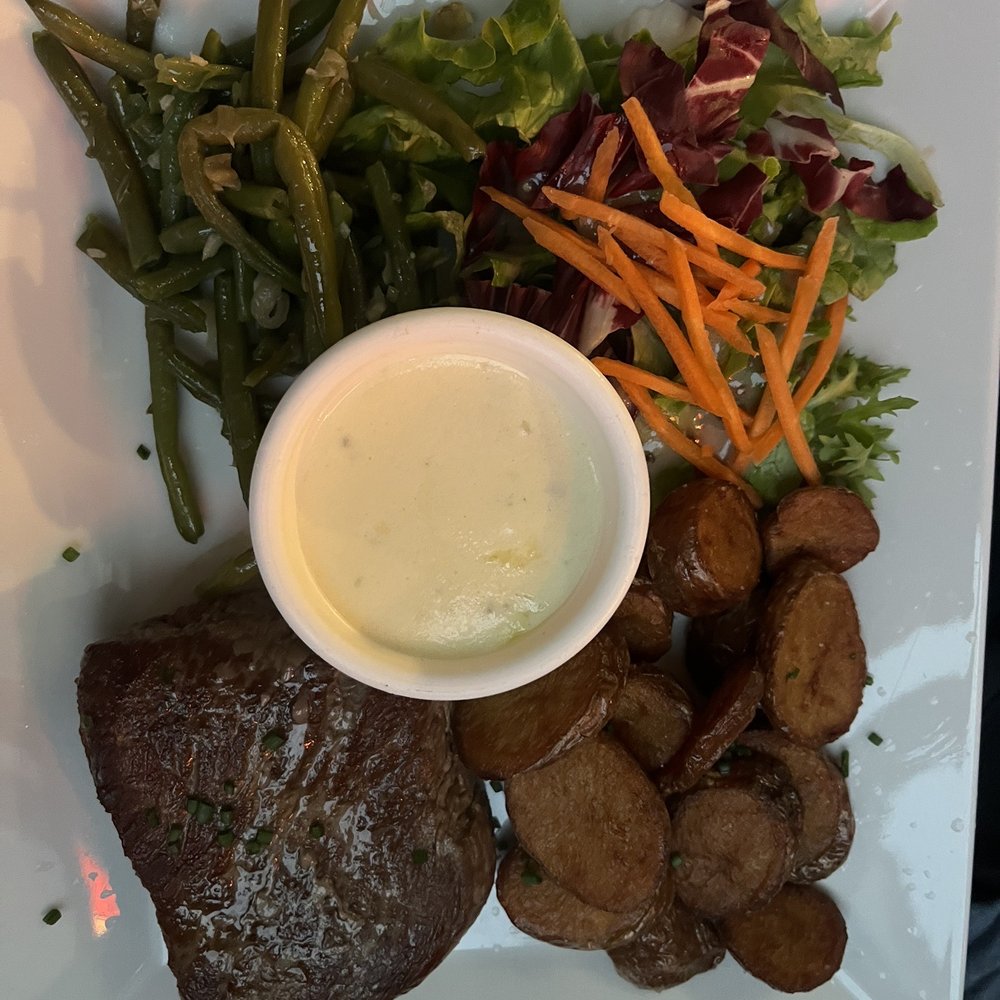 Le Potager du Père Thierry - Beef steak with blue cheese sauce - French Near Me - Paris, 75 Le Potager du Père Thierry - Beef steak with blue cheese sauce - French Near Me - Paris, 75