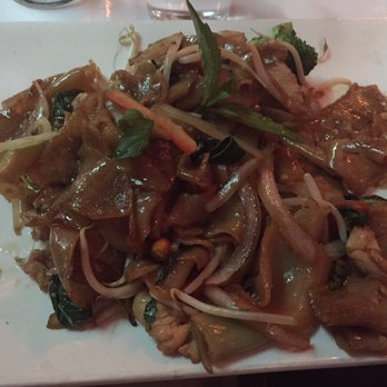 Sticky Rice - Basil drunken noodles with chicken - Thai Near Me - New York, New York Sticky Rice - Basil drunken noodles with chicken - Thai Near Me - New York, New York