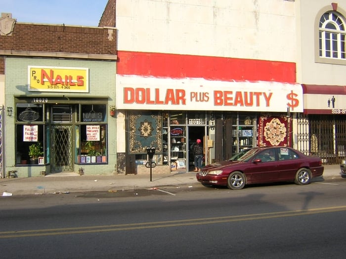 Dollar Plus Beauty Logo
