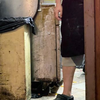 Dillinger's Pub - Pure filth grease, tile missing , dirty - Irish Near Me - Traverse City, Michigan