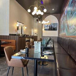 Long's Vietnamese Kitchen - Dining area