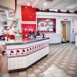 In-N-Out Burger - Restaurant front counter