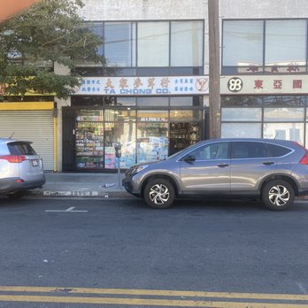 Ta Chong Company - two cars parked in front of a building - Grocery Near Me - Los Angeles, California