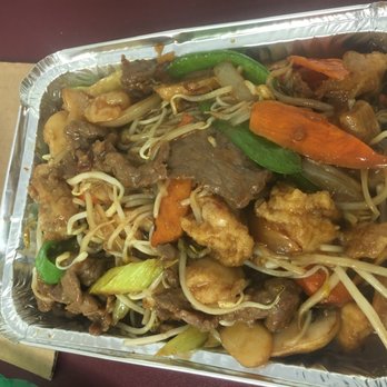 Chang's House - House lo mein. Pretty damned good. - Chinese Near Me - Memphis, Tennessee