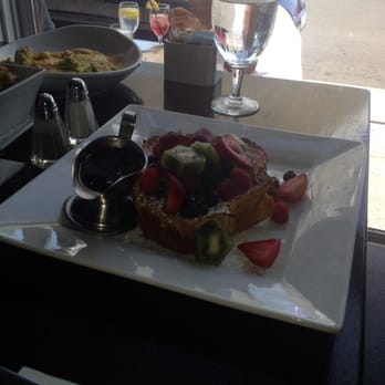 26 Beach Restaurant - The Very Berry ($13) - yummy!!! An assortment of berries on top of some delicious French toast! We chose pecan sauce! - New American Near Me - Venice, California