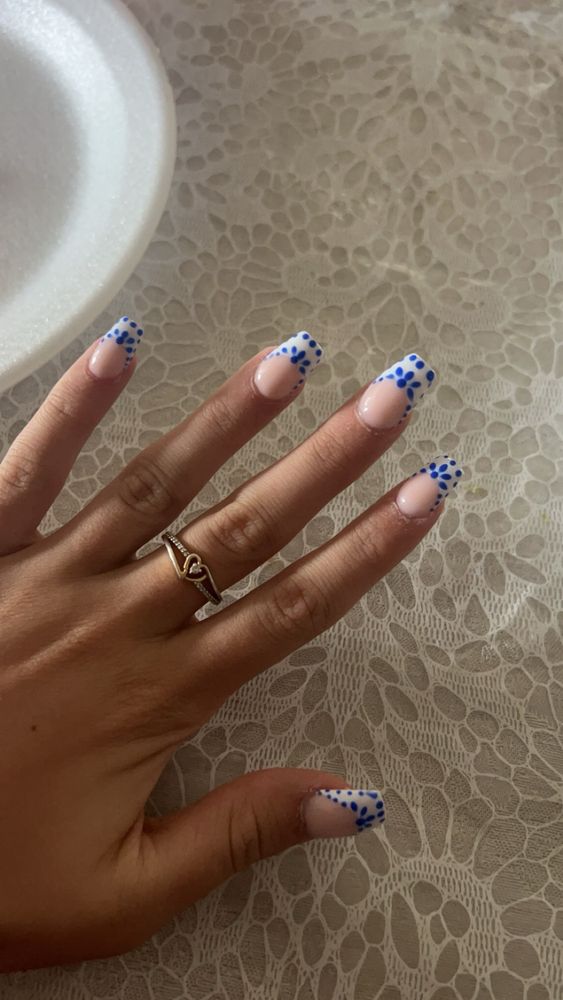 Elite Nails Salon Logo