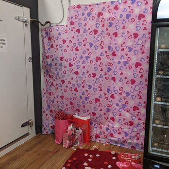 Ren's Pets - Valentine's day picture opportunity - Pet Stores Near Me - Toronto, Ontario