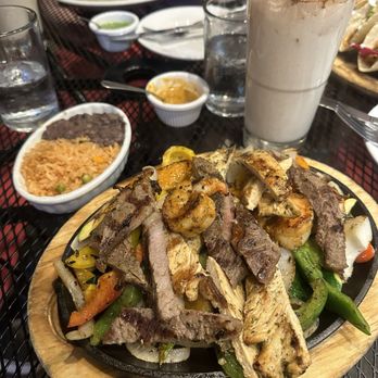 El Nopalito - Mixed fajitas, Horchata - Mexican Near Me - Haddonfield, New Jersey